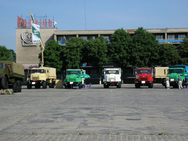   AutoKrAZ Show 06-Jun-2005    .       .     .