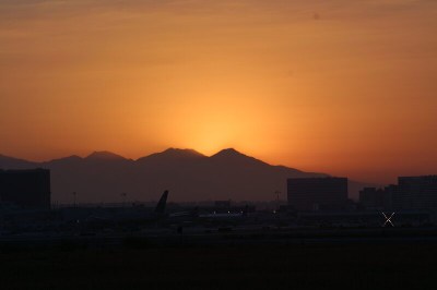     - (LAX)     data-nextphoto=