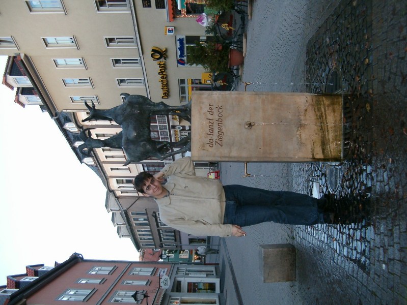     Ilmenau, da ist der Himmel blau, da tanzt derZiegebock mit seiner Frau...