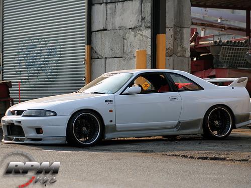   Skyline R33