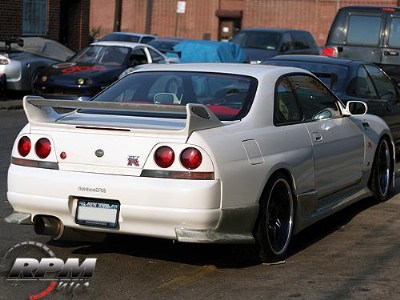   Skyline R33