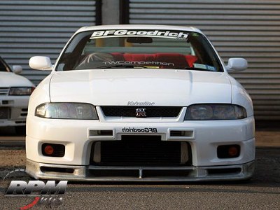   Skyline R33