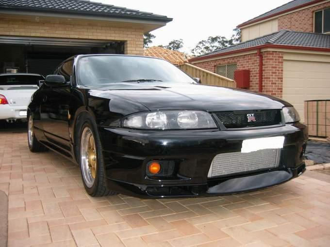   Skyline R33