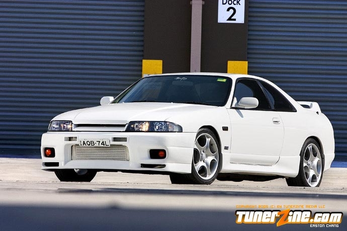   Skyline R33